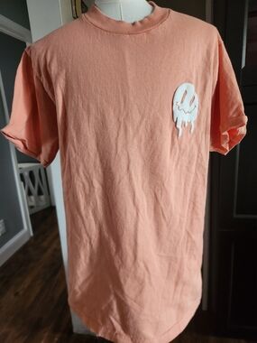 Women's Peach Short-Sleeve Graphic Tee with Dripping Smile